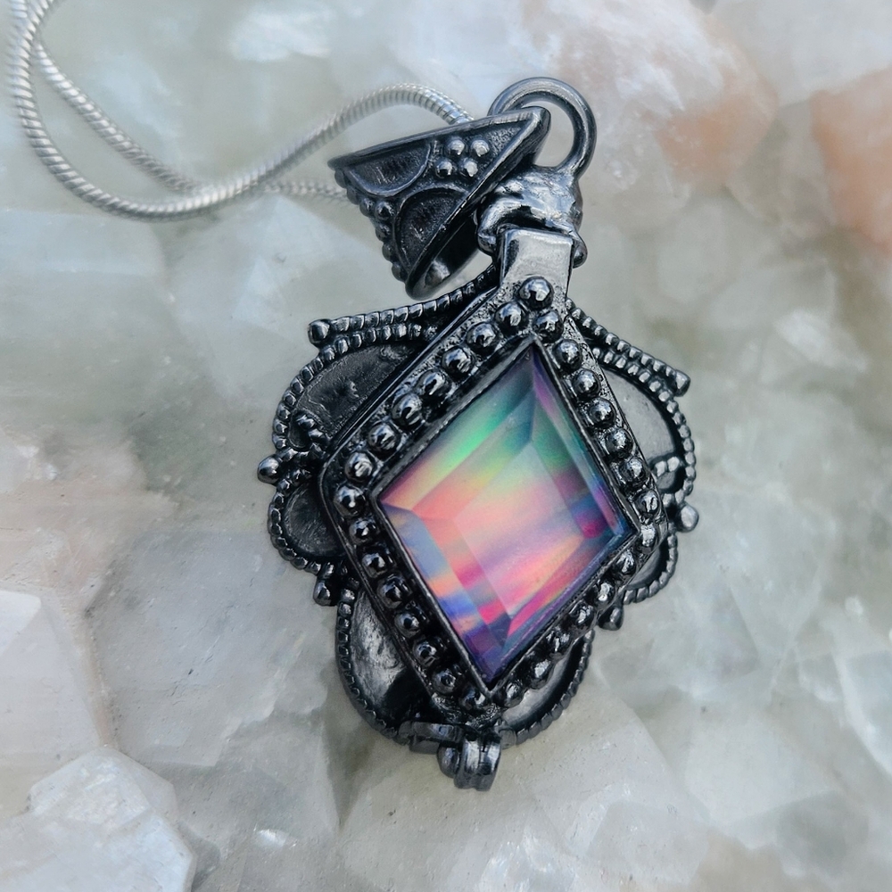 NWT Vintage Aurora Opal Pendant Black Plated Pendant - Picture 2 of 4